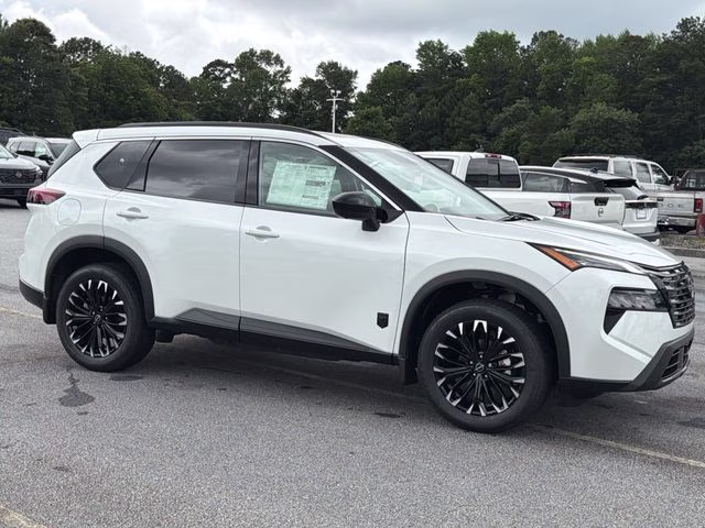 2026 Everest White Pearl Tricoat Nissan Rogue Dark Armor AWD SUV