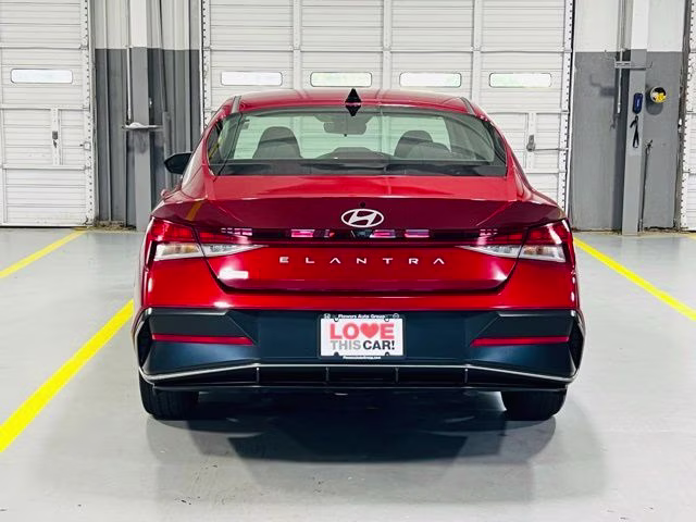 2025 Ultimate Red Hyundai Elantra SEL Convenience FWD Sedan