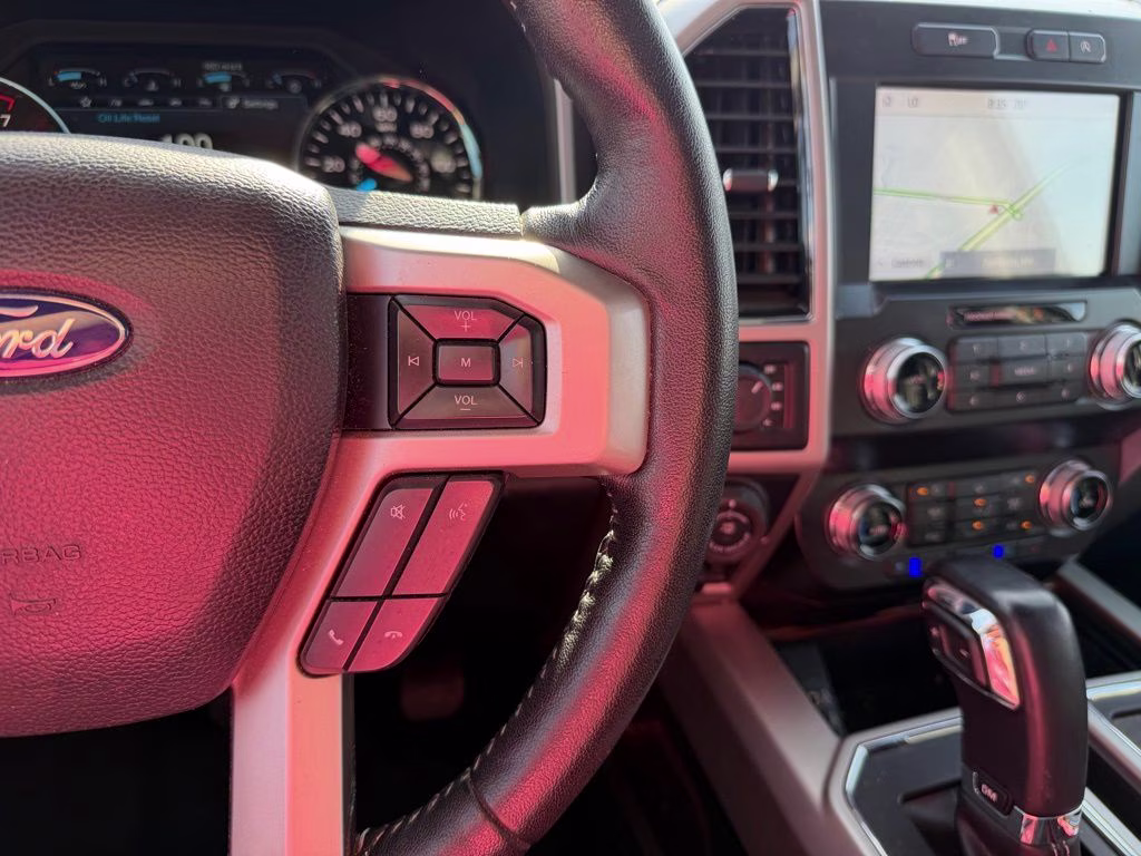 2019 White Platinum Clearcoat Metallic Ford F-150 Lariat 4X4 Truck
