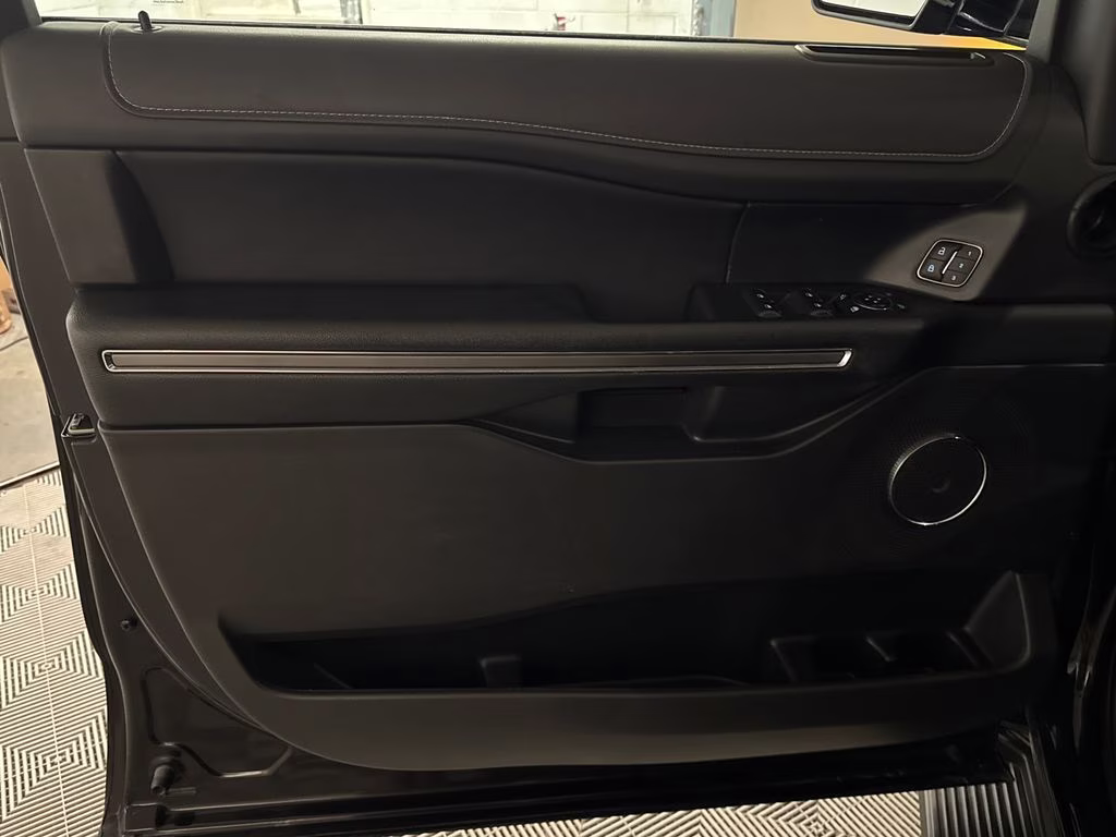 2024 Black Metallic Ford Expedition XLT RWD SUV