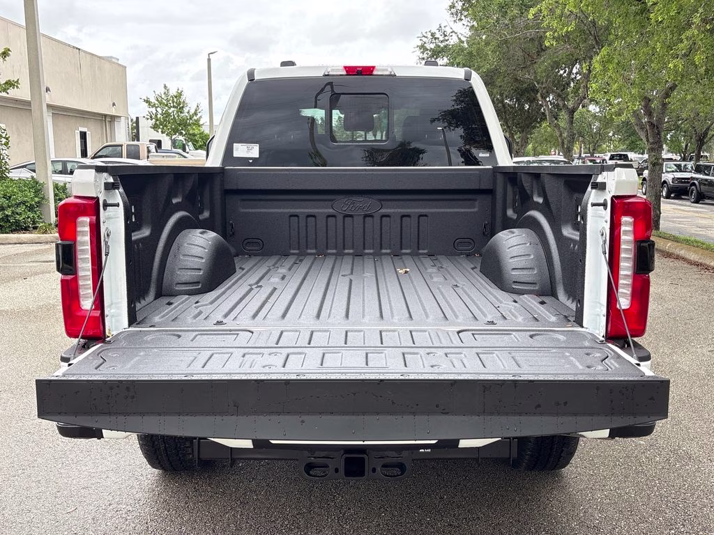 2026 Star White Metallic Tri-Coat Ford Super Duty F-250 SRW Lariat 4X4 Truck