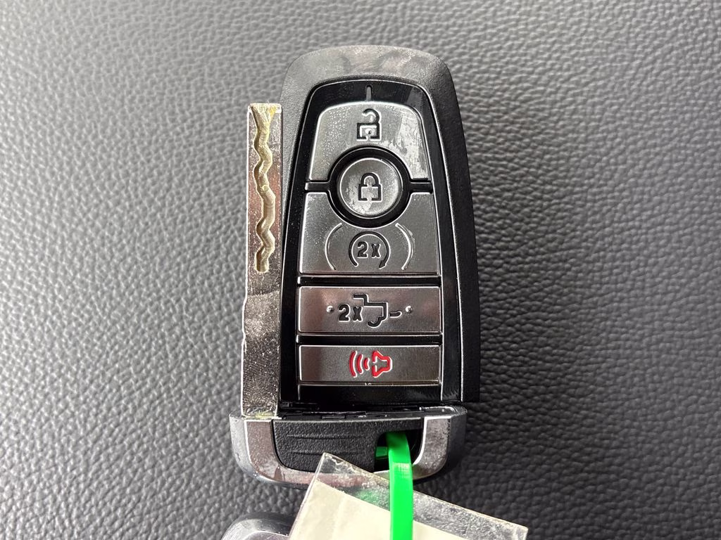 2026 Star White Metallic Tri-Coat Ford Super Duty F-250 SRW Lariat 4X4 Truck