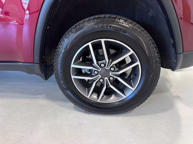 2022 Velvet Red Pearlcoat Jeep Grand Cherokee WK Limited 4X4 SUV