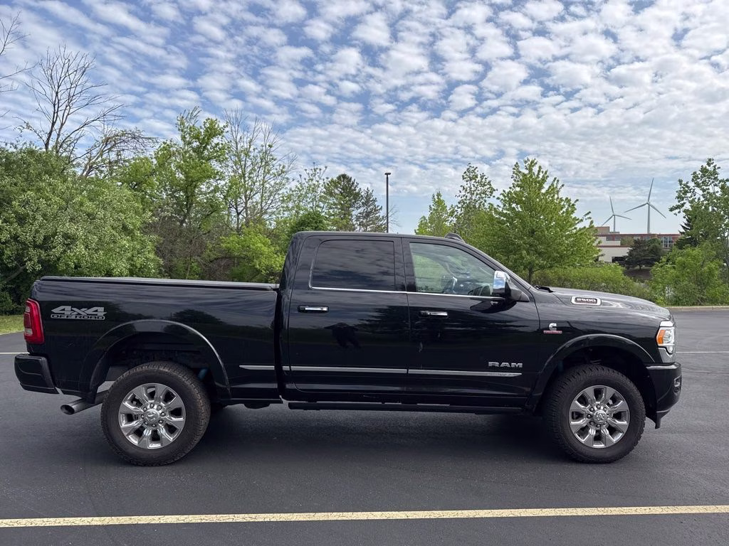 2019 Diamond Black Crystal Pearlcoat Ram 2500 Limited 4X4 Truck