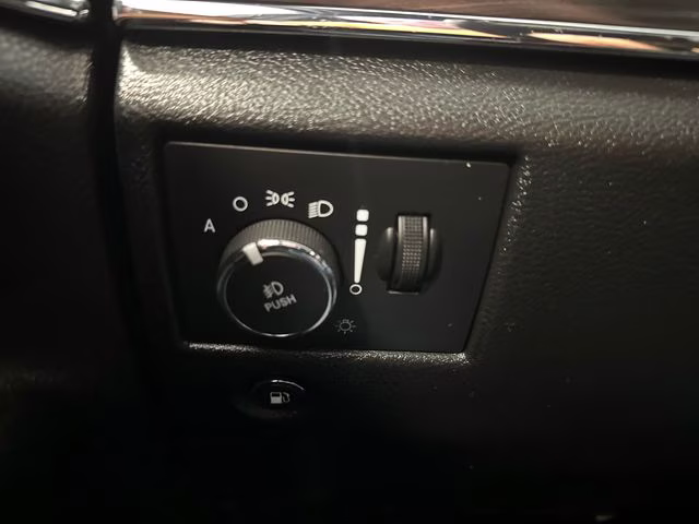 2022 Velvet Red Pearlcoat Jeep Grand Cherokee WK Limited 4X4 SUV