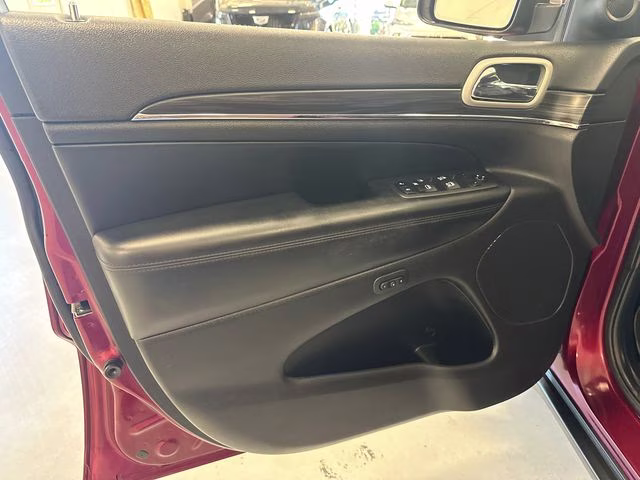 2022 Velvet Red Pearlcoat Jeep Grand Cherokee WK Limited 4X4 SUV