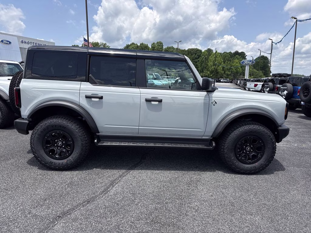 2026 Avalanche Ford Bronco Outer Banks 4X4 SUV