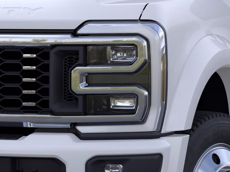 2026 Star White Metallic Tri-Coat Ford Super Duty F-450 DRW Platinum Crew Cab Pickup 4X4 Truck