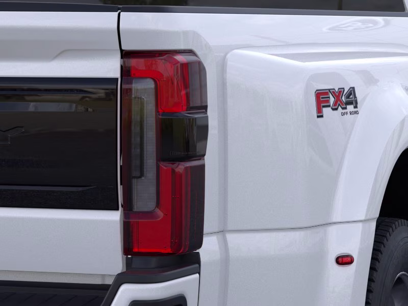 2026 Star White Metallic Tri-Coat Ford Super Duty F-450 DRW Platinum Crew Cab Pickup 4X4 Truck
