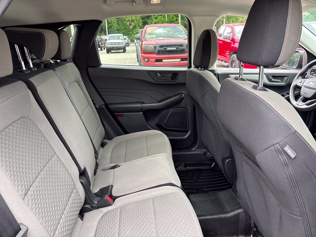 2022 Gray Metallic Ford Escape SE FWD SUV