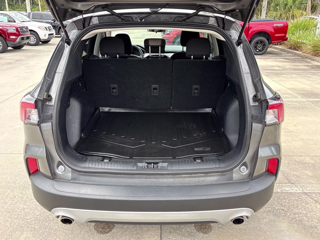 2022 Gray Metallic Ford Escape SE FWD SUV
