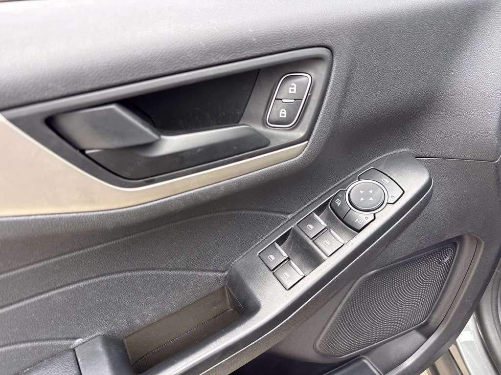 2022 Gray Metallic Ford Escape SE FWD SUV