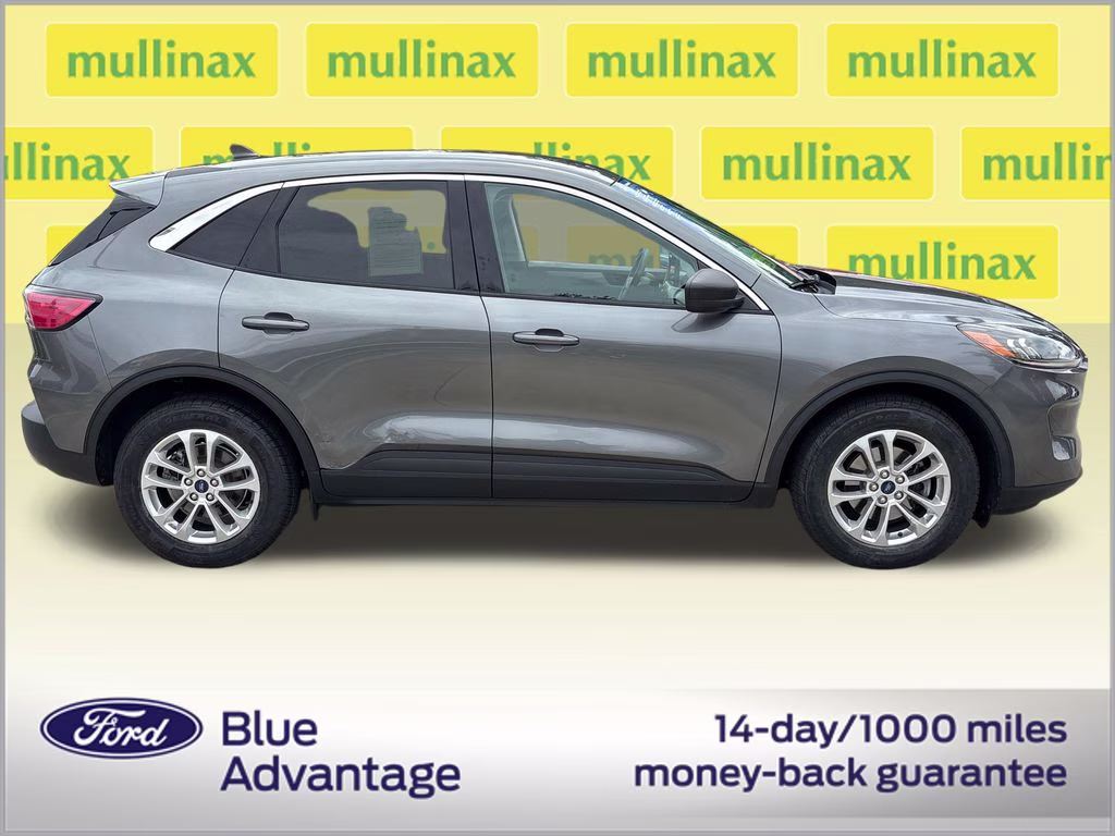 2022 Gray Metallic Ford Escape SE FWD SUV