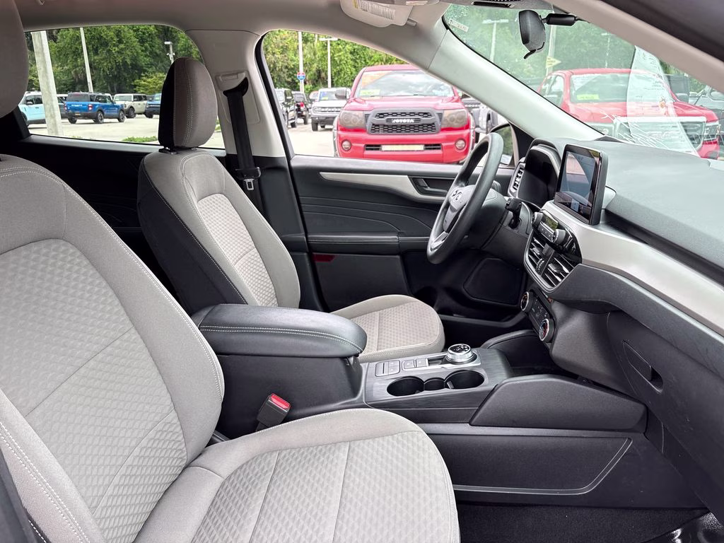 2022 Gray Metallic Ford Escape SE FWD SUV