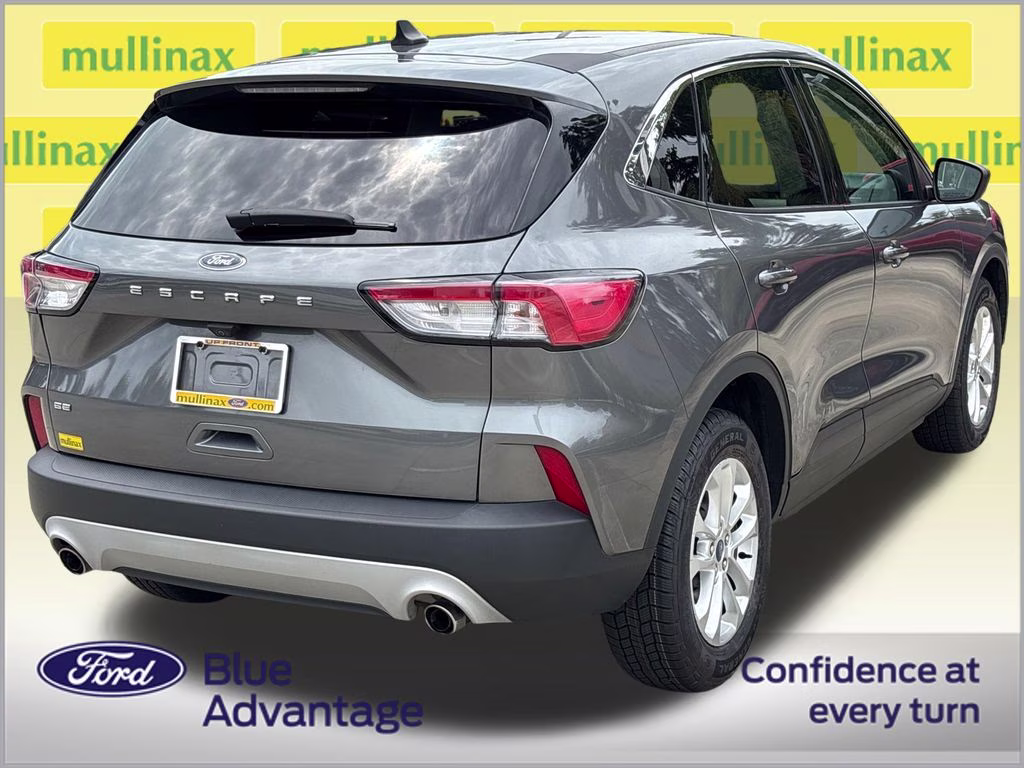 2022 Gray Metallic Ford Escape SE FWD SUV