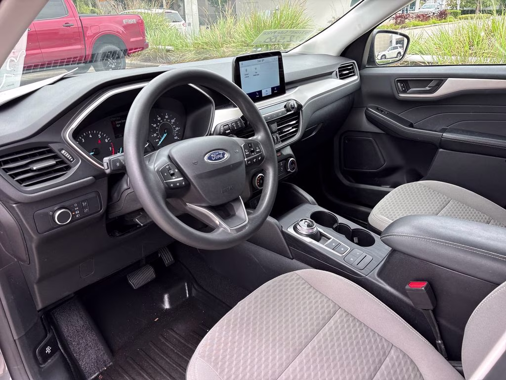 2022 Gray Metallic Ford Escape SE FWD SUV