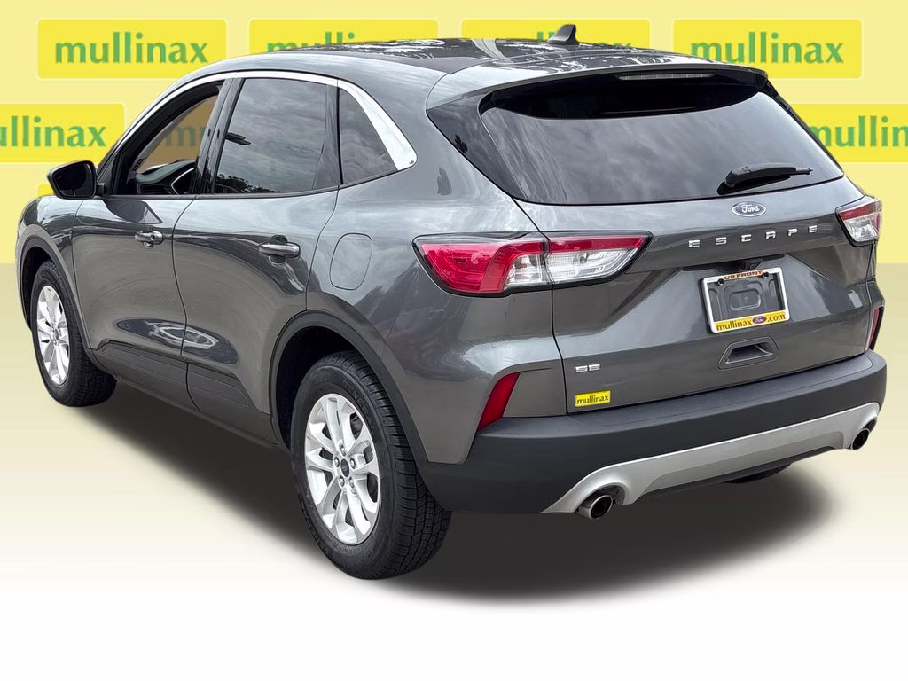 2022 Gray Metallic Ford Escape SE FWD SUV