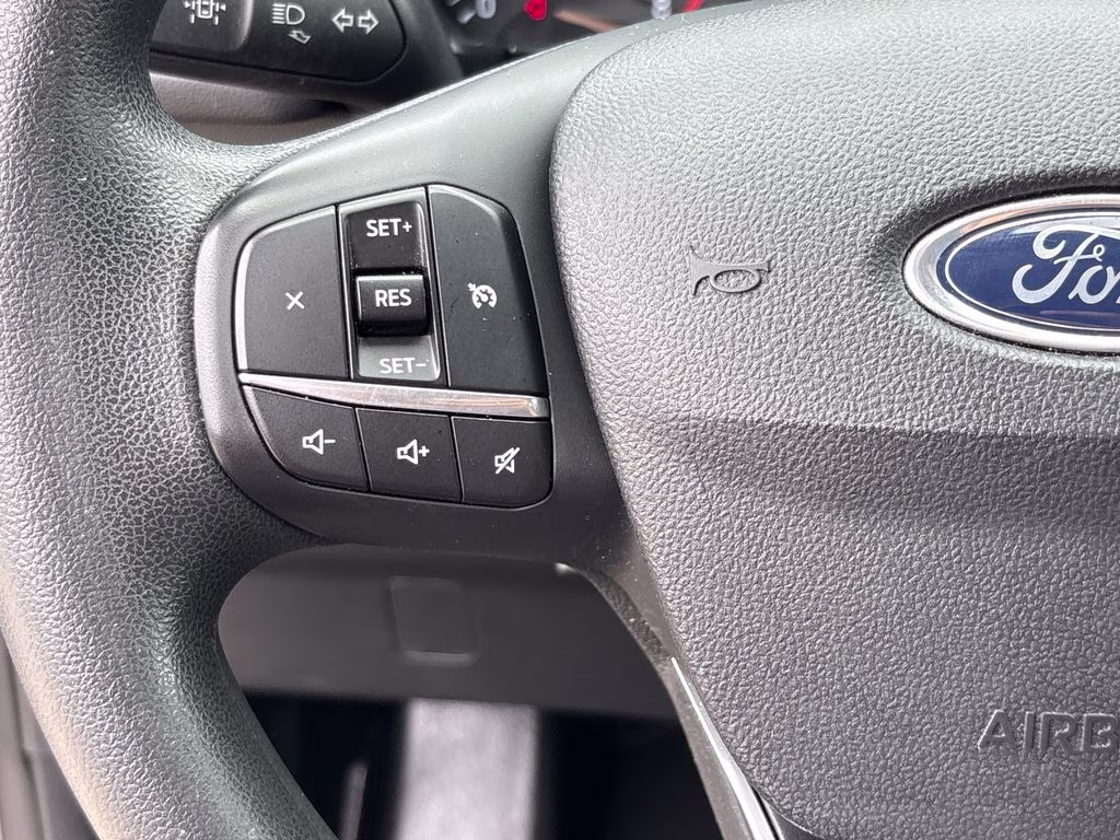 2022 Gray Metallic Ford Escape SE FWD SUV