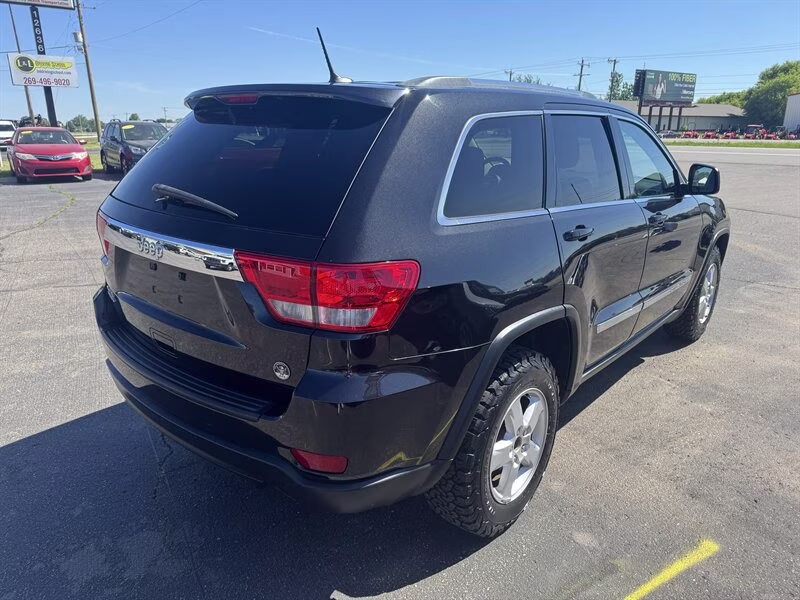 2013 Brilliant Black Crystal Pearl Coat Jeep Grand Cherokee Laredo 4X4 SUV