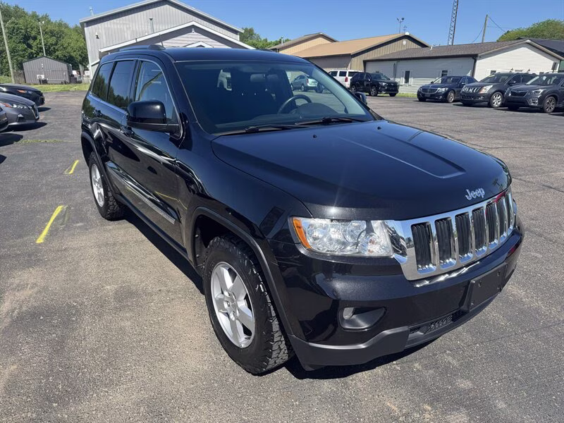 2013 Brilliant Black Crystal Pearl Coat Jeep Grand Cherokee Laredo 4X4 SUV