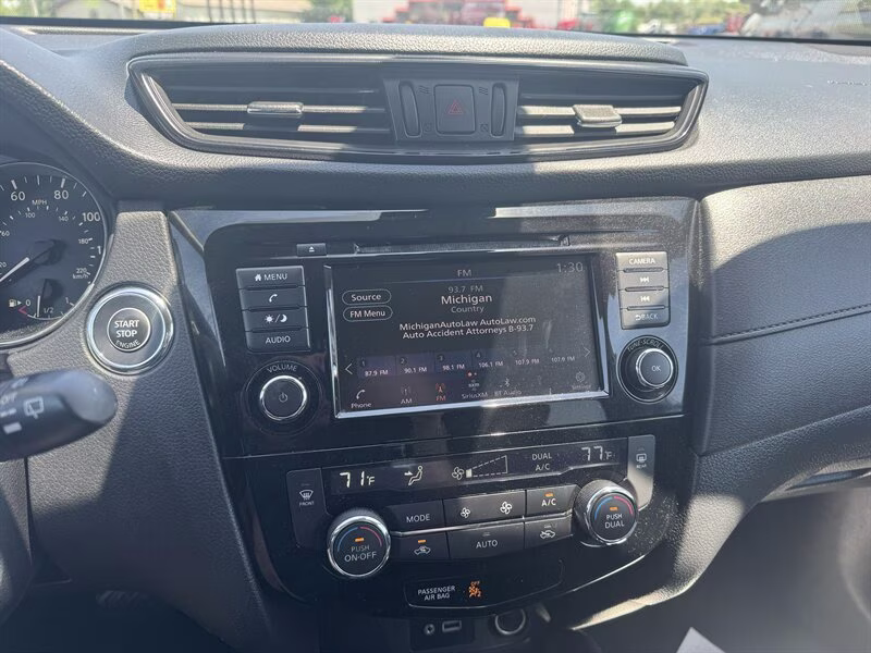 2020 Brilliant Silver Metallic Nissan Rogue SV AWD Crossover