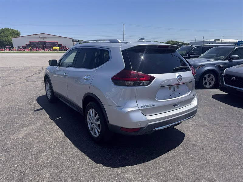 2020 Brilliant Silver Metallic Nissan Rogue SV AWD Crossover
