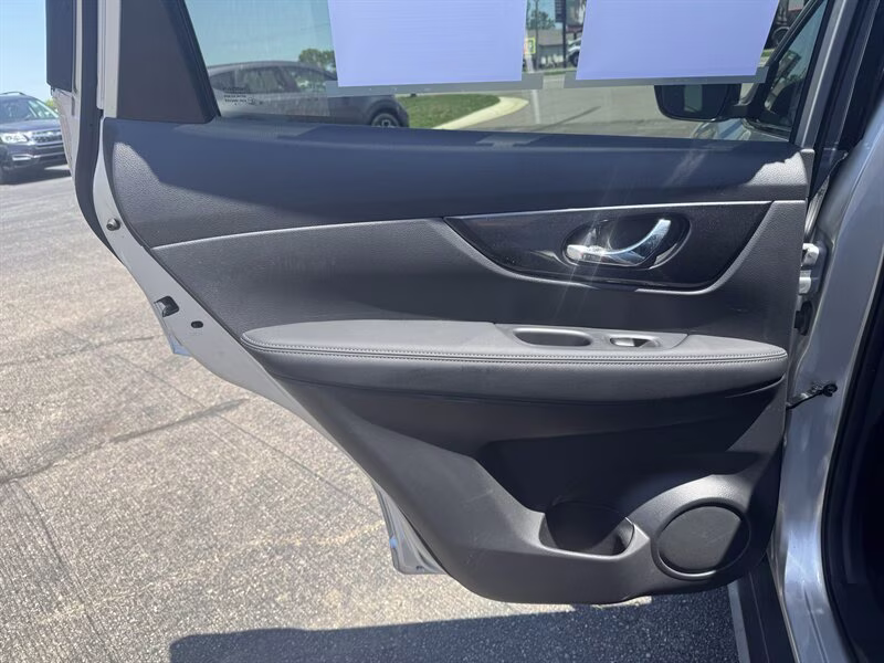2020 Brilliant Silver Metallic Nissan Rogue SV AWD Crossover
