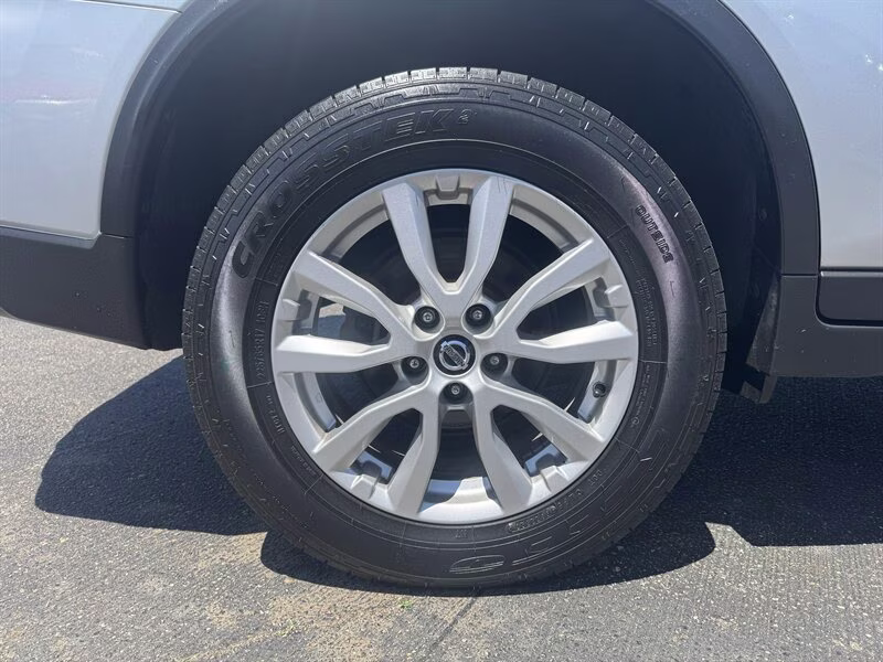 2020 Brilliant Silver Metallic Nissan Rogue SV AWD Crossover