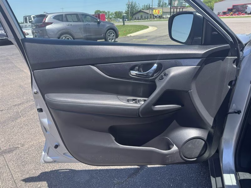 2020 Brilliant Silver Metallic Nissan Rogue SV AWD Crossover