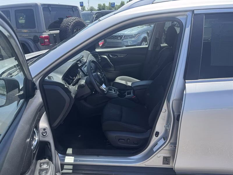 2020 Brilliant Silver Metallic Nissan Rogue SV AWD Crossover