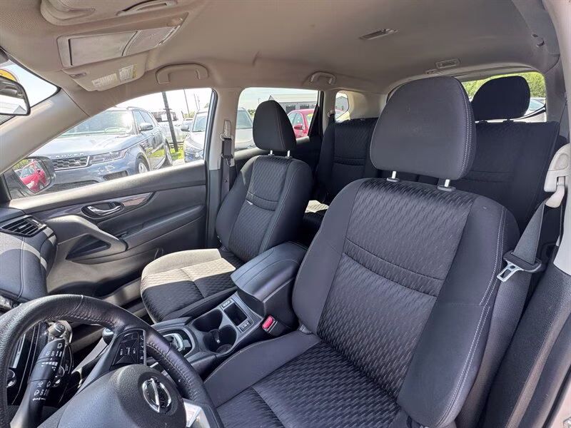 2020 Brilliant Silver Metallic Nissan Rogue SV AWD Crossover