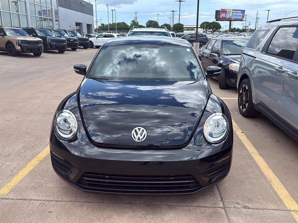 2019 Deep Black Pearl Volkswagen Beetle S FWD Hatchback