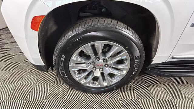 2023 White Frost Tricoat GMC Yukon Denali 4X4 SUV