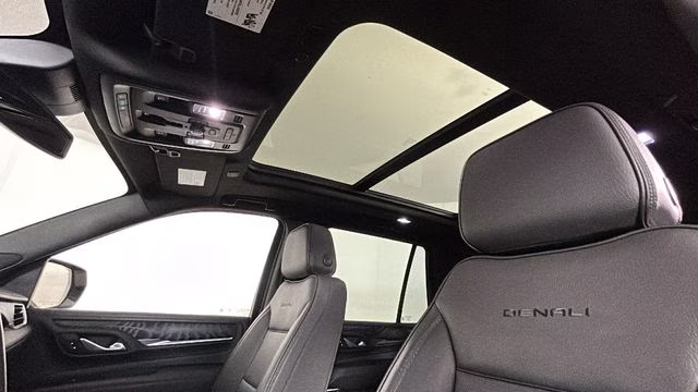 2023 White Frost Tricoat GMC Yukon Denali 4X4 SUV