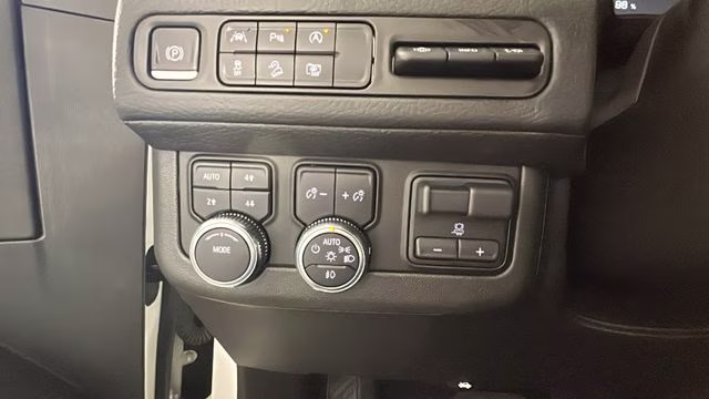 2023 White Frost Tricoat GMC Yukon Denali 4X4 SUV