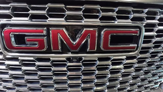 2023 White Frost Tricoat GMC Yukon Denali 4X4 SUV