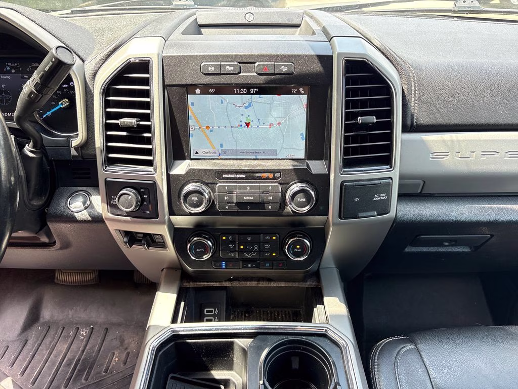 2019 White Platinum Clearcoat Metallic Ford Super Duty F-250 SRW Lariat 4X4 Truck