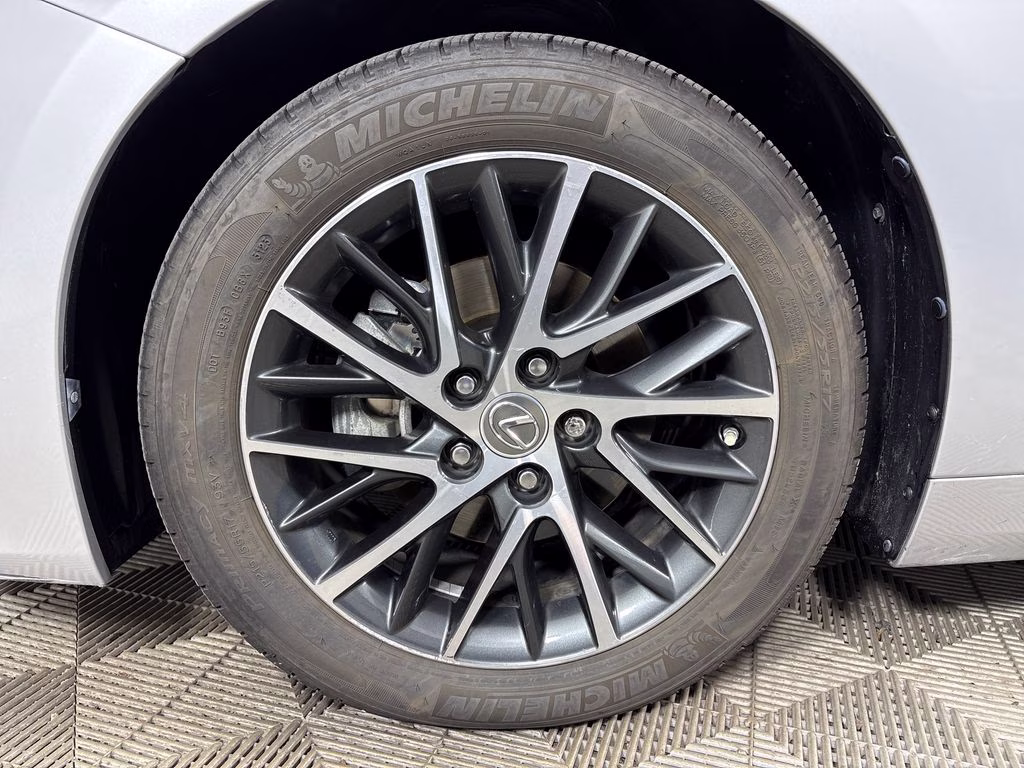 2018 Silver Lexus ES 350 FWD Sedan