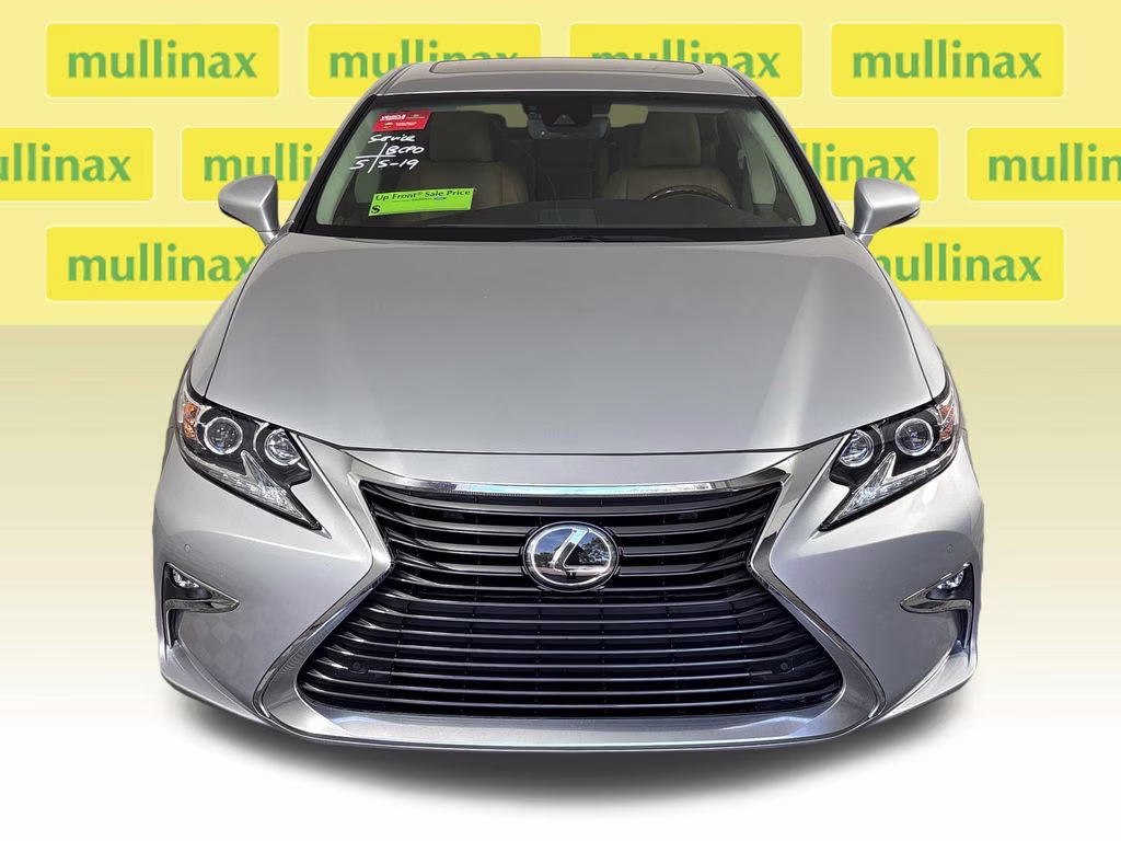 2018 Silver Lexus ES 350 FWD Sedan