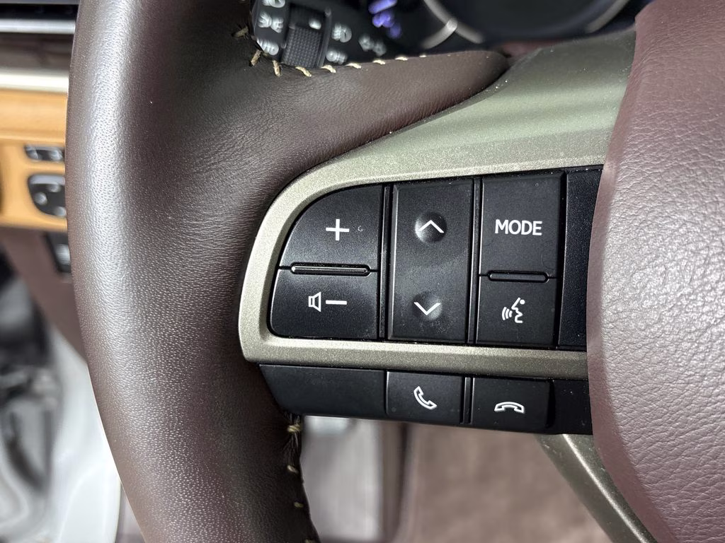 2018 Silver Lexus ES 350 FWD Sedan