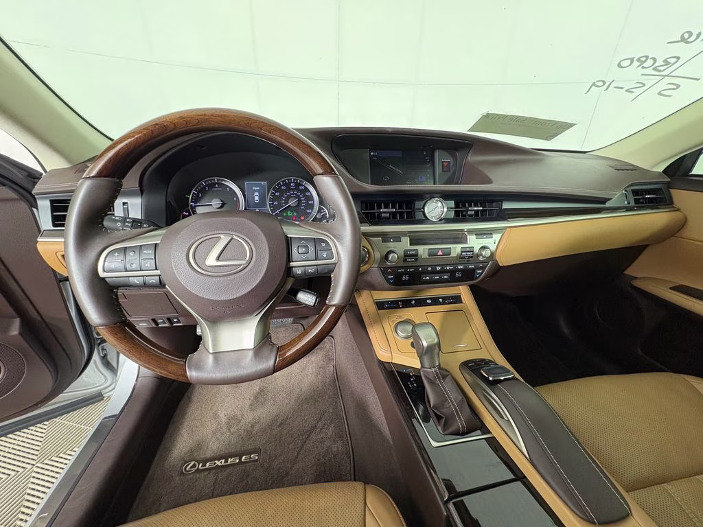 2018 Silver Lexus ES 350 FWD Sedan