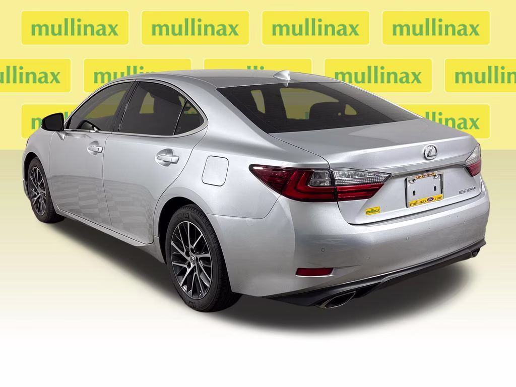 2018 Silver Lexus ES 350 FWD Sedan
