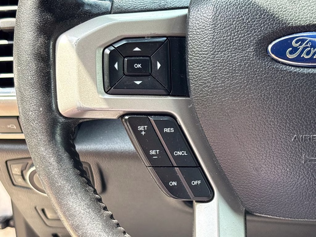 2019 White Platinum Clearcoat Metallic Ford Super Duty F-250 SRW Lariat 4X4 Truck