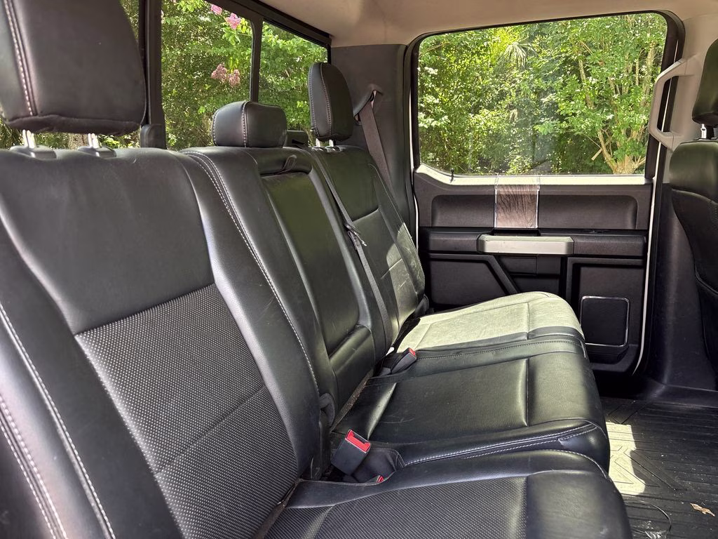2019 White Platinum Clearcoat Metallic Ford Super Duty F-250 SRW Lariat 4X4 Truck