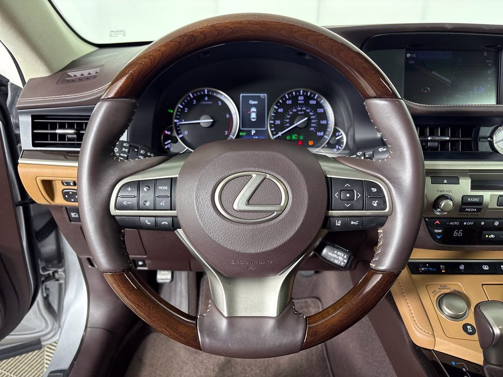 2018 Silver Lexus ES 350 FWD Sedan