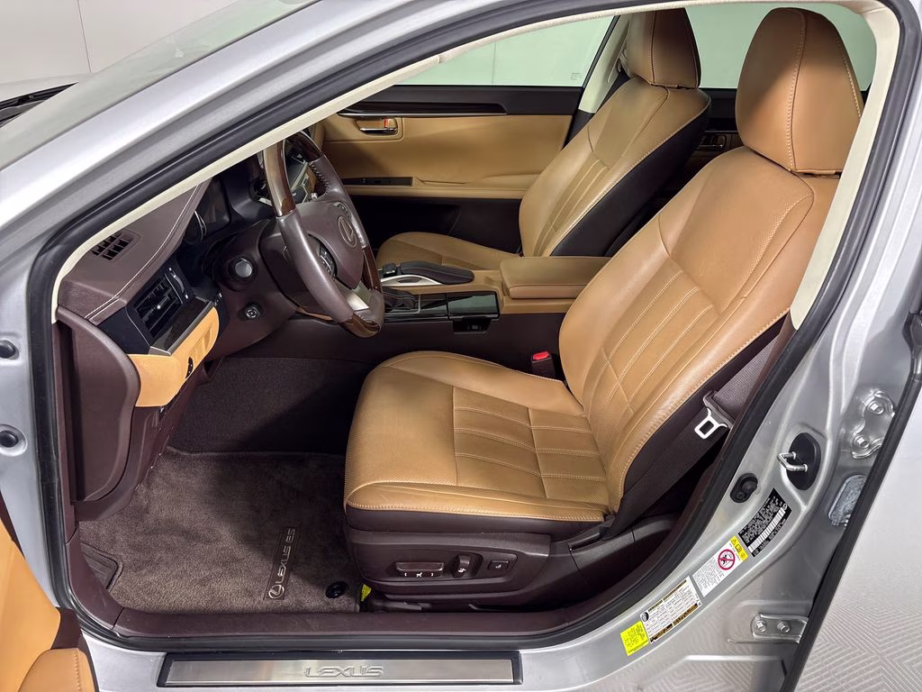 2018 Silver Lexus ES 350 FWD Sedan