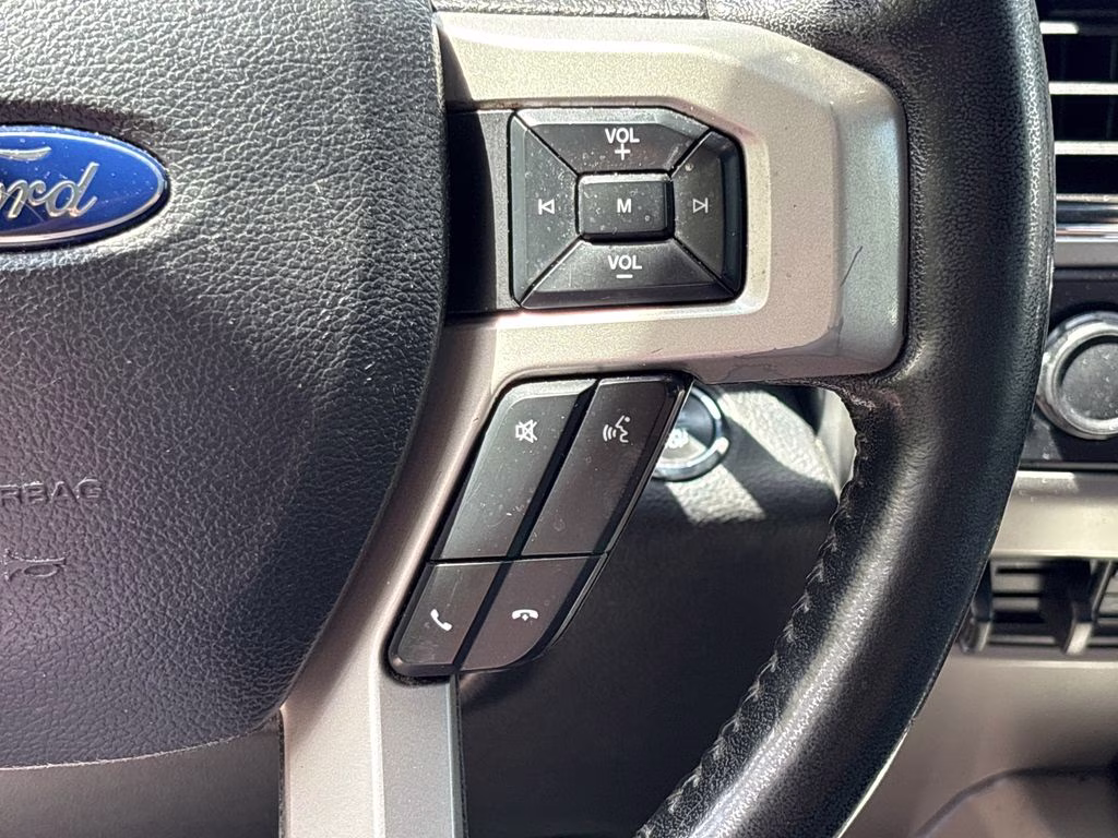 2019 White Platinum Clearcoat Metallic Ford Super Duty F-250 SRW Lariat 4X4 Truck