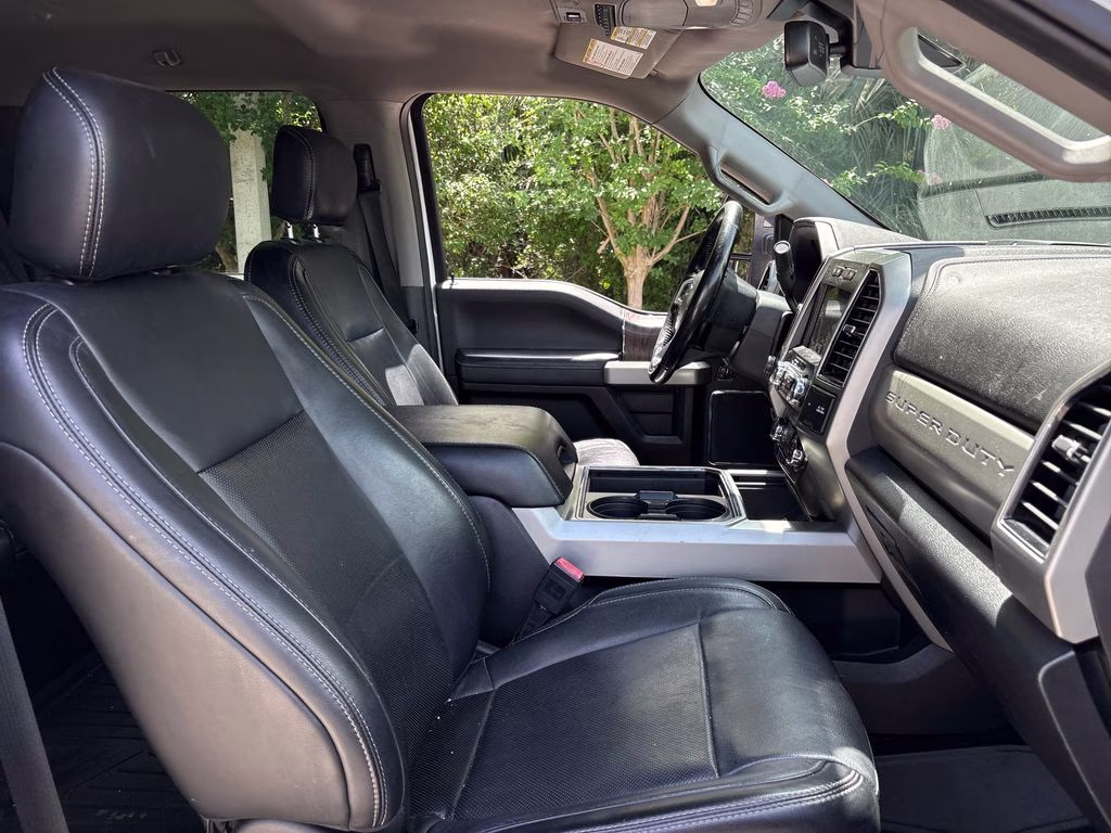 2019 White Platinum Clearcoat Metallic Ford Super Duty F-250 SRW Lariat 4X4 Truck