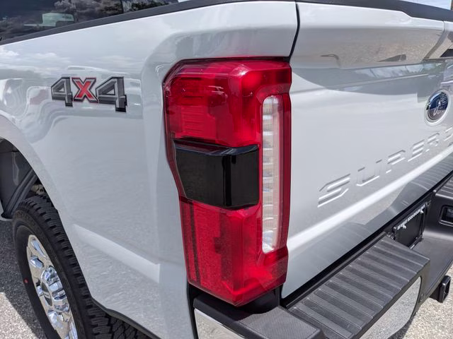 2026 Avalanche Ford Super Duty F-250 SRW Lariat 4X4 Truck