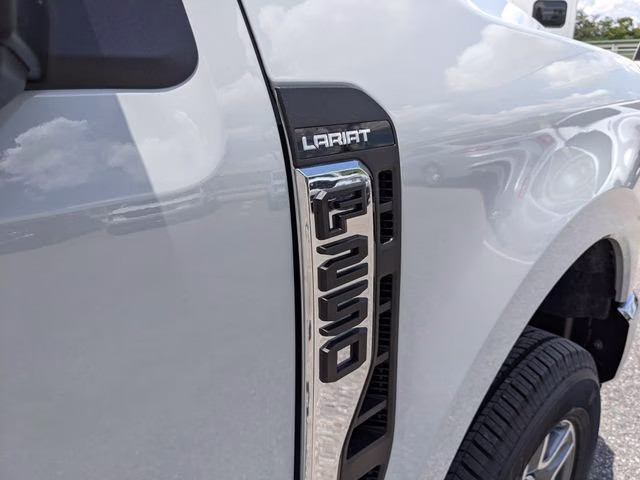 2026 Avalanche Ford Super Duty F-250 SRW Lariat 4X4 Truck